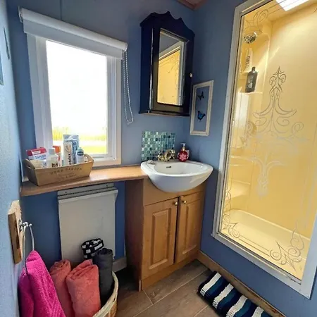 Big Sky Oceanview Retreat - Sleeps 6 Drumaville