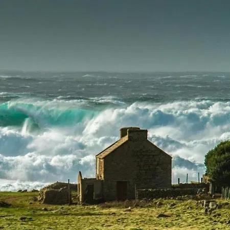 Big Sky Oceanview Retreat - Sleeps 6 Holiday home Drumaville