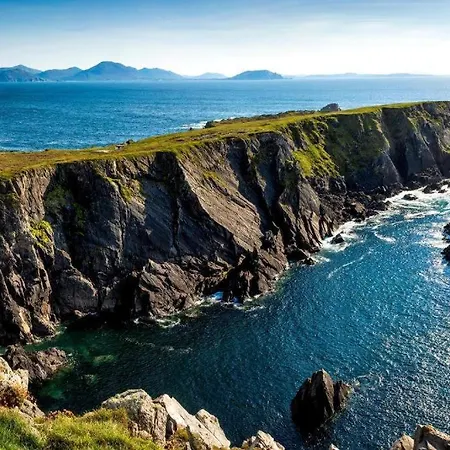 Big Sky Oceanview Retreat - Sleeps 6 *